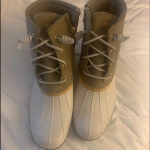 Brand new, never worn Sperry Duck Boots size 9